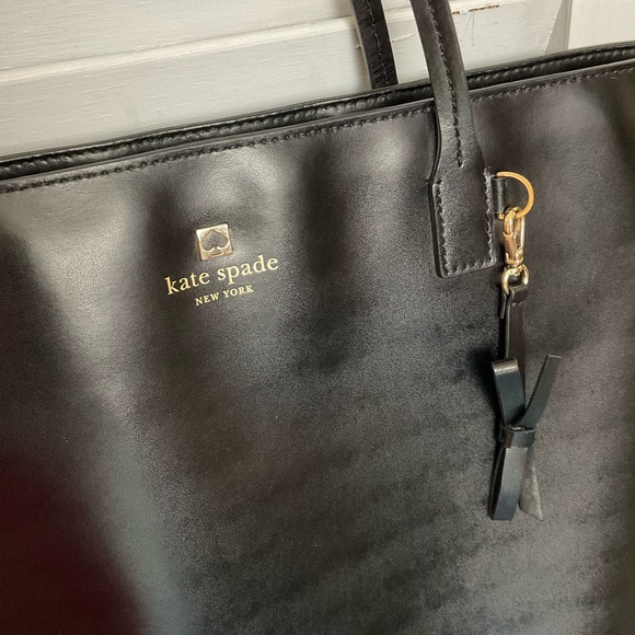 ♠️KATE SPADE Black Tote with Sleek Design & Bow Hang Charm - Picture 9 of 12
